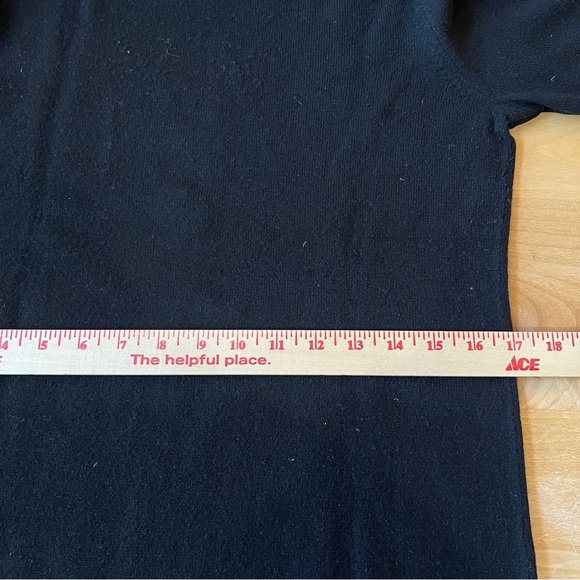 J CREW ITALIAN CASHMERE SWEATER CLASSIC PREPPY MINIMALIST LUXURY CHIC BLACK M - Picture 9 of 12